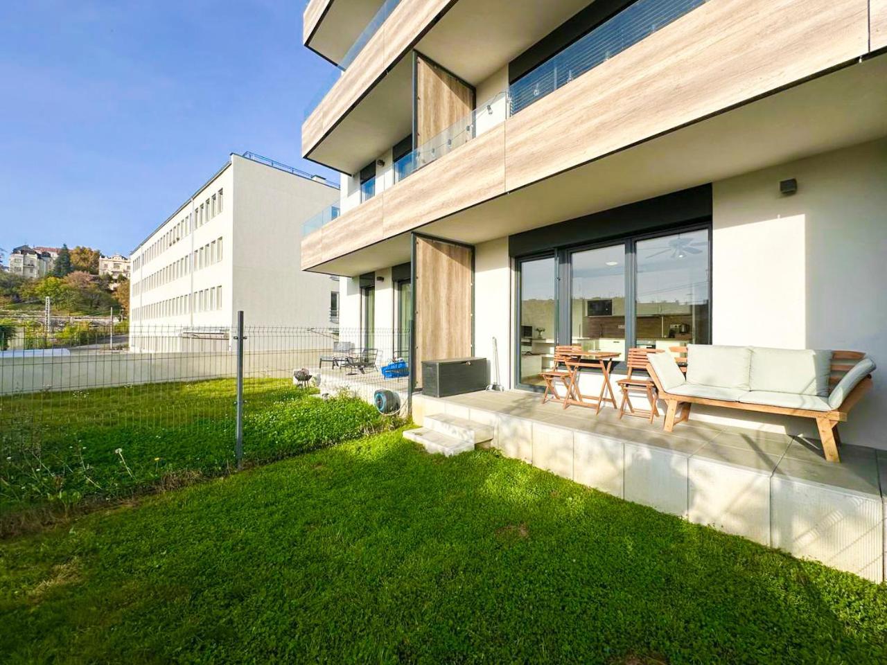 Vila Vinice Prag Exterior foto
